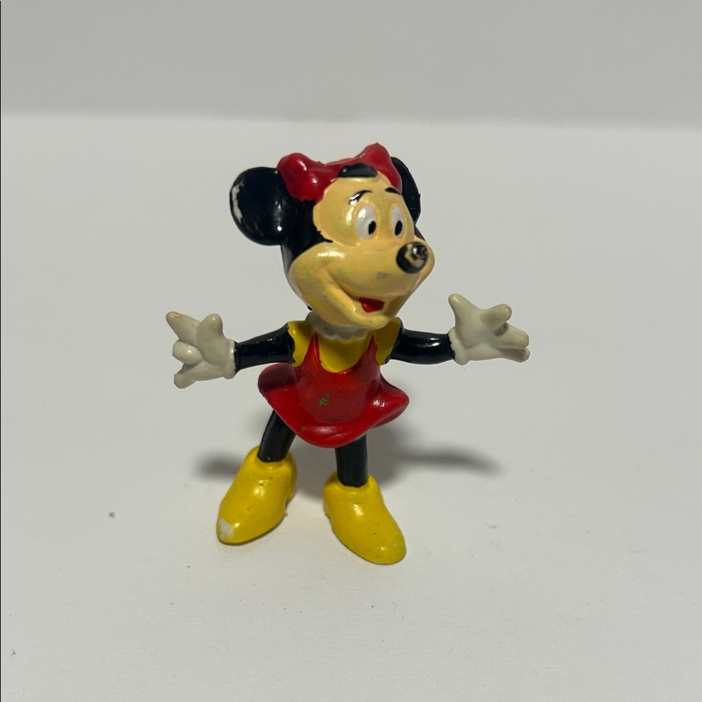 Vintage WaltDisney Minnie Mouse Action Figure